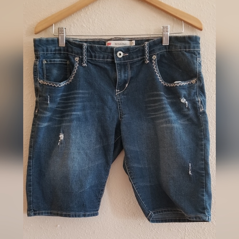 Levi"s women's Bermuda denim short size 15